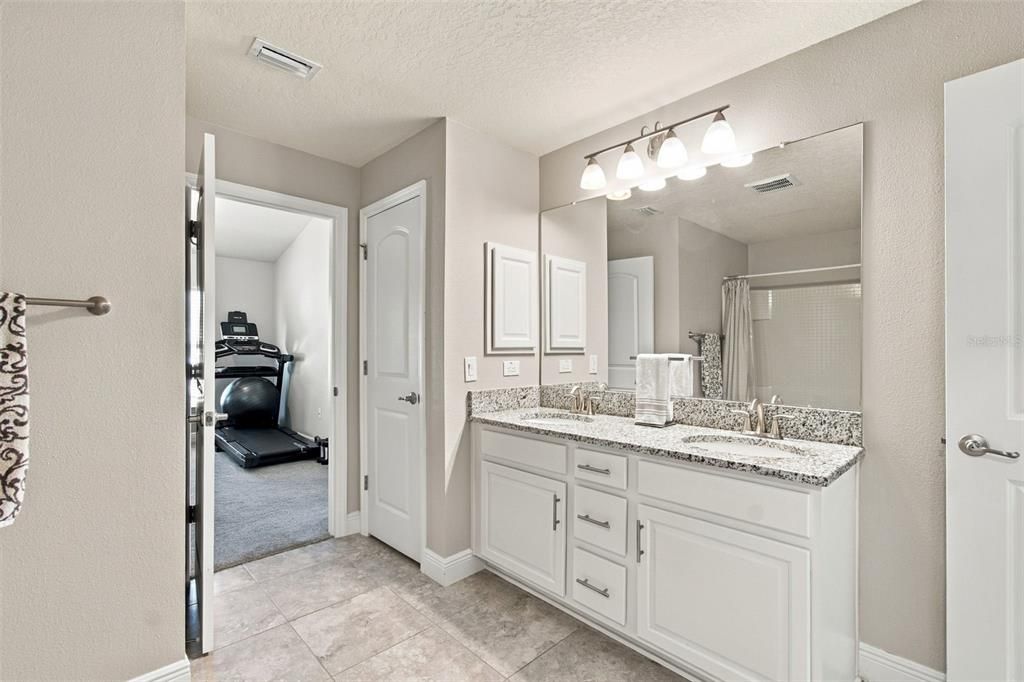 For Sale: $359,000 (4 beds, 3 baths, 2217 Square Feet)