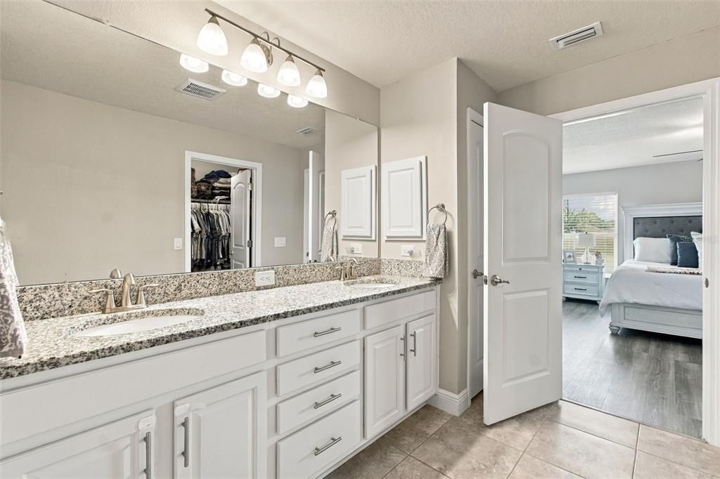 For Sale: $359,000 (4 beds, 3 baths, 2217 Square Feet)