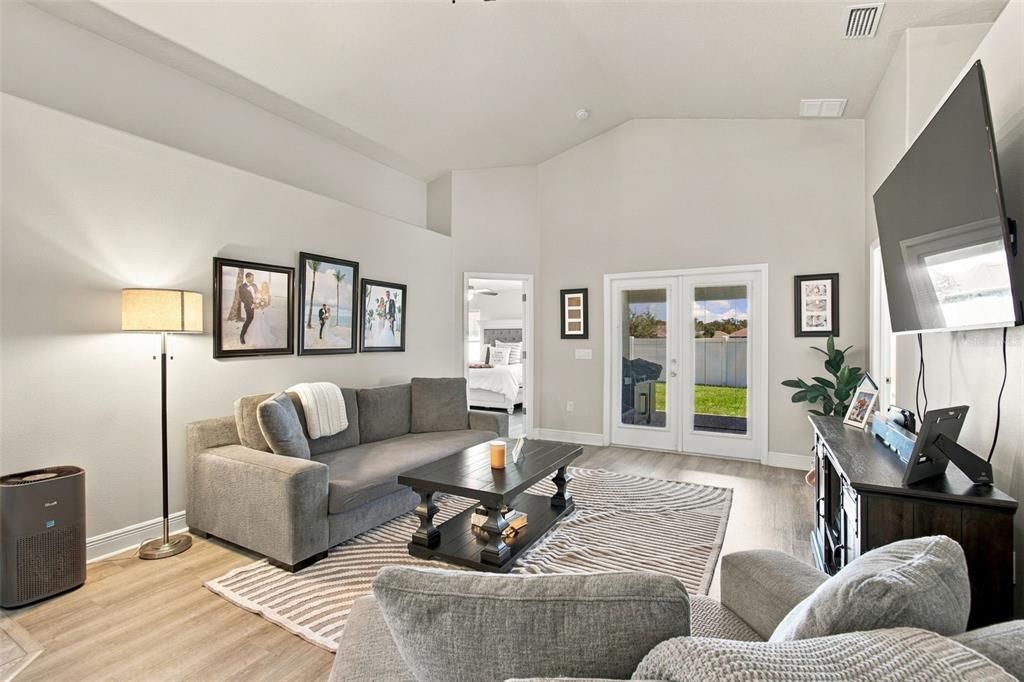 For Sale: $359,000 (4 beds, 3 baths, 2217 Square Feet)
