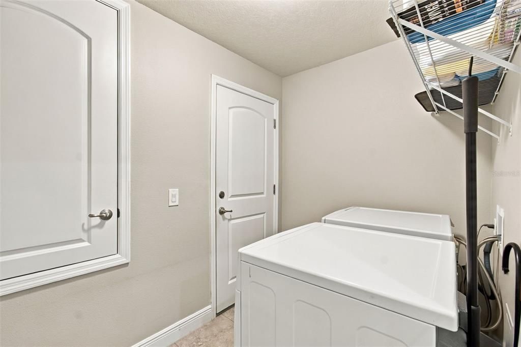 For Sale: $359,000 (4 beds, 3 baths, 2217 Square Feet)