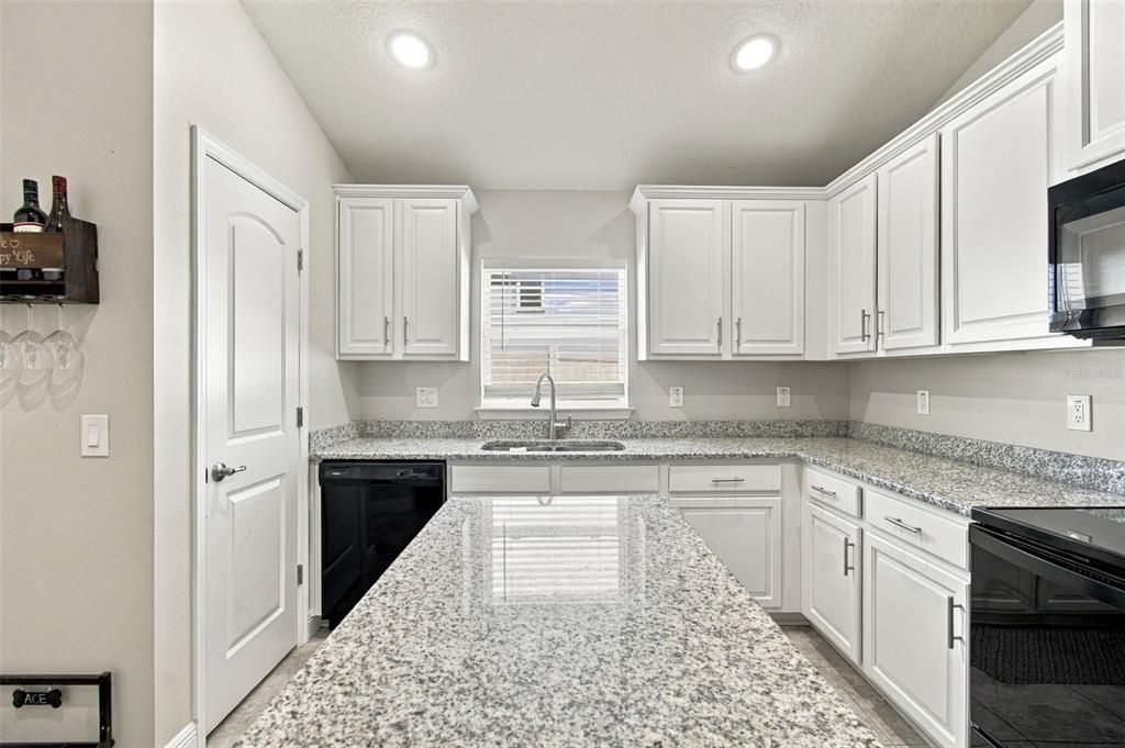 For Sale: $359,000 (4 beds, 3 baths, 2217 Square Feet)