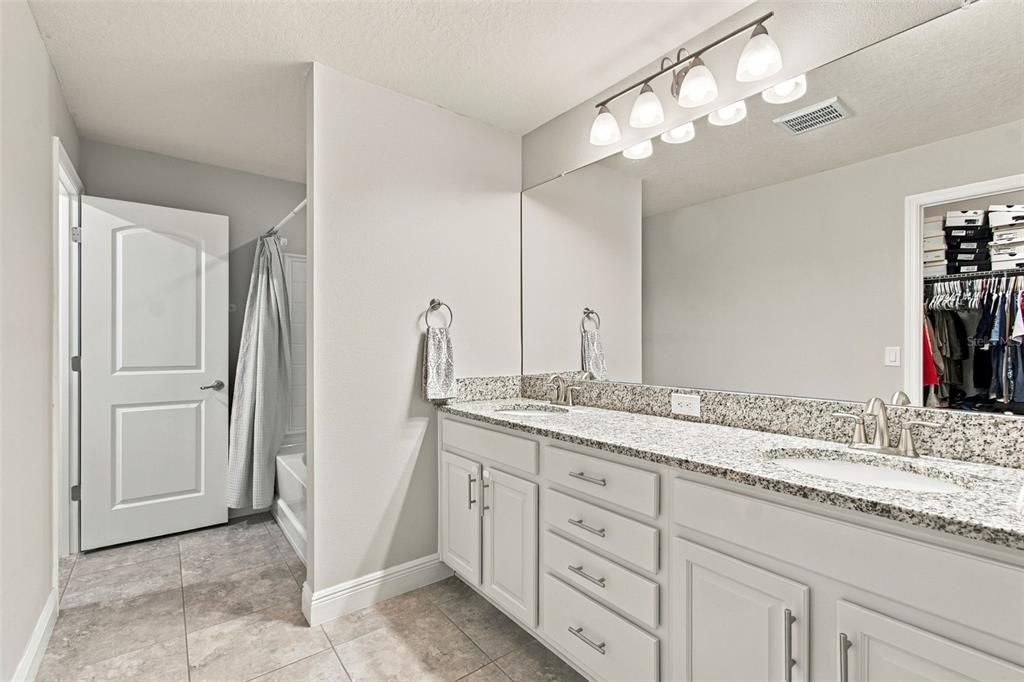 For Sale: $359,000 (4 beds, 3 baths, 2217 Square Feet)