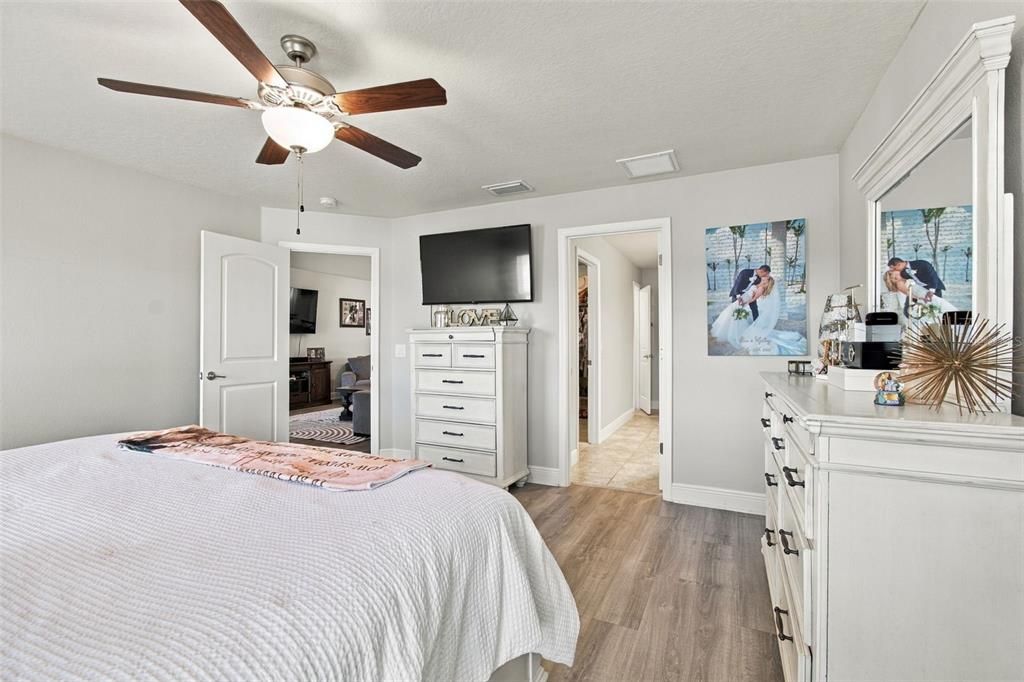 For Sale: $359,000 (4 beds, 3 baths, 2217 Square Feet)
