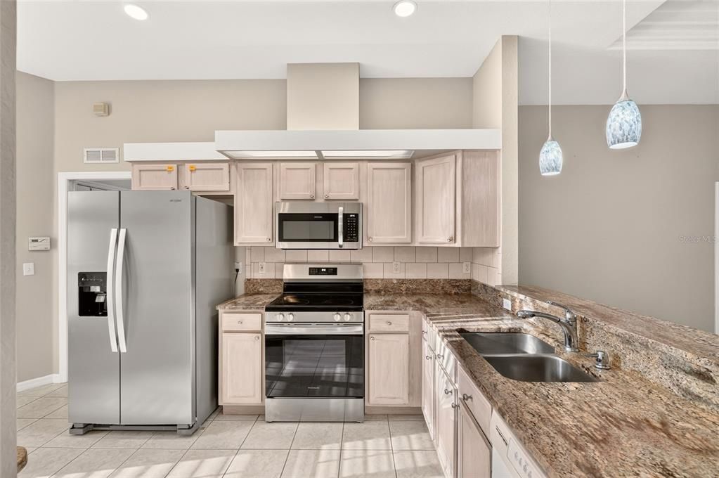 For Sale: $419,888 (2 beds, 2 baths, 1774 Square Feet)