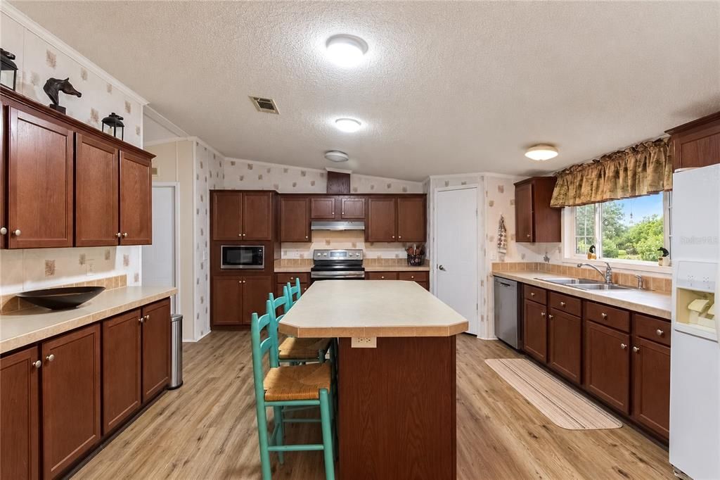 На продажу: $949,900 (4 спален, 2 ванн, 2280 Квадратных фут)