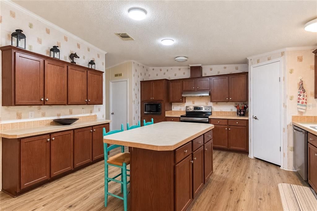 На продажу: $949,900 (4 спален, 2 ванн, 2280 Квадратных фут)