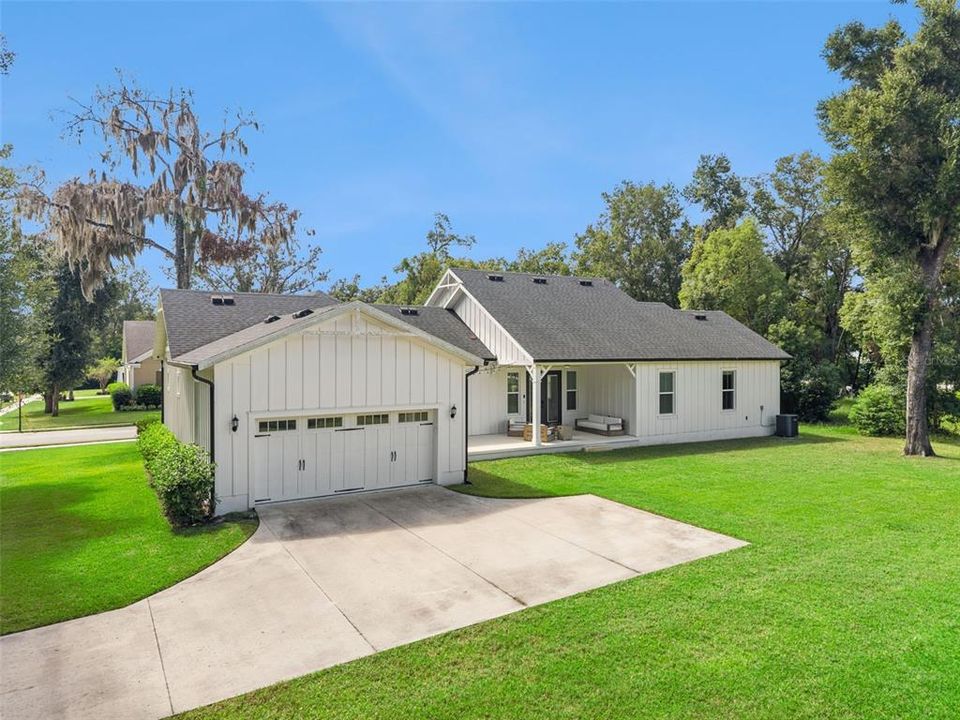 For Sale: $599,000 (3 beds, 2 baths, 2200 Square Feet)