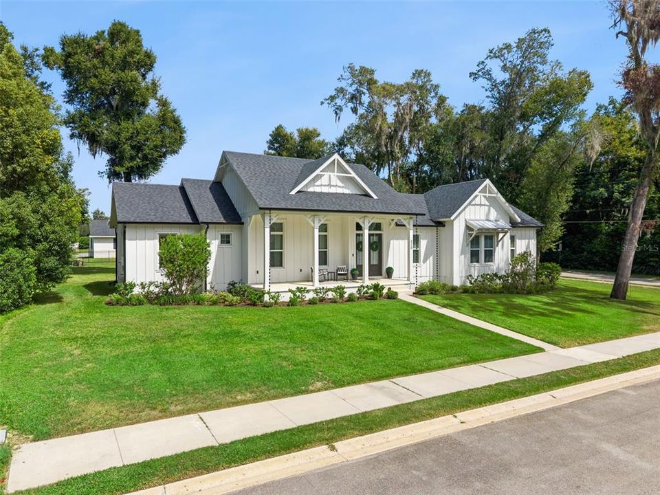 For Sale: $599,000 (3 beds, 2 baths, 2200 Square Feet)