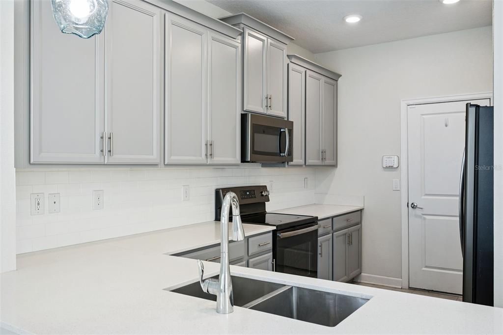 For Sale: $350,000 (3 beds, 2 baths, 1685 Square Feet)