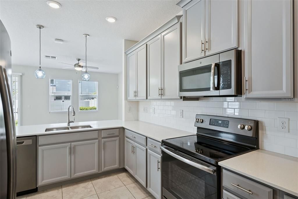 For Sale: $350,000 (3 beds, 2 baths, 1685 Square Feet)