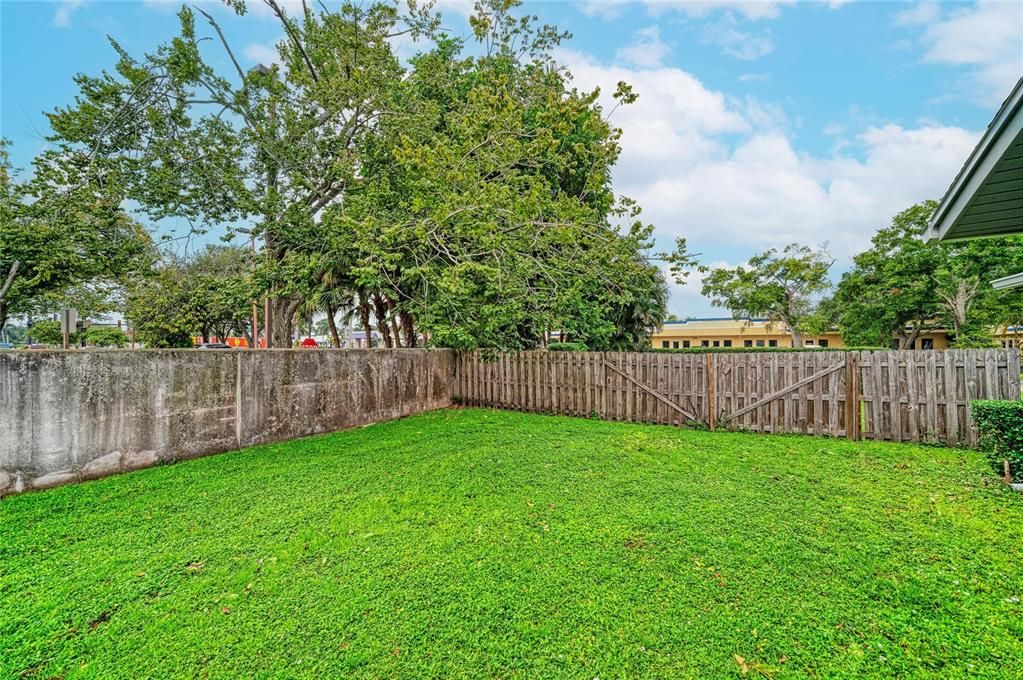 На продажу: $392,500 (3 спален, 2 ванн, 1635 Квадратных фут)
