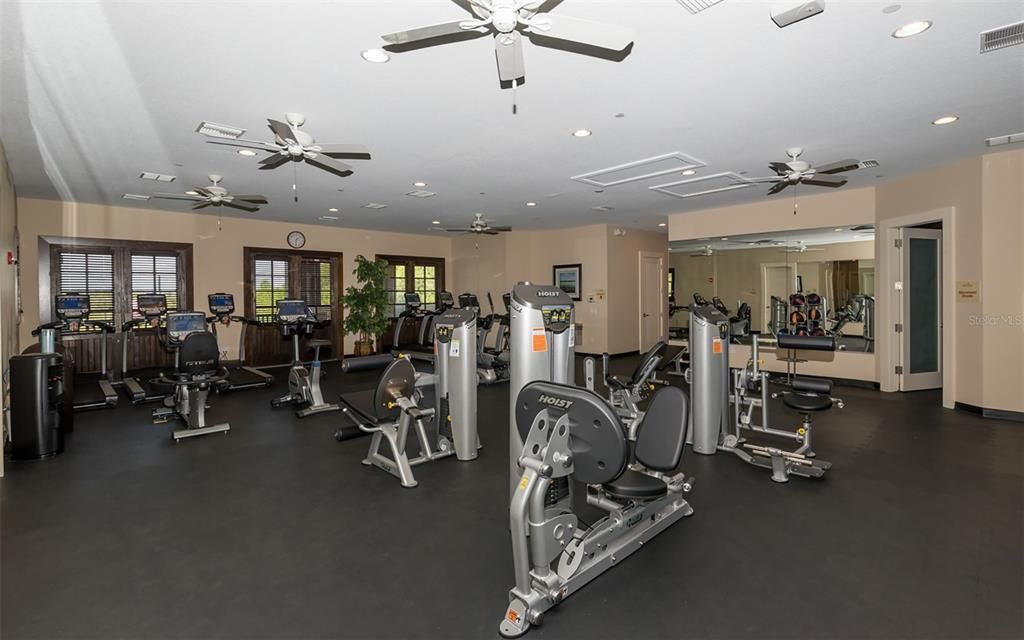 En Venta: $499,900 (4 camas, 3 baños, 2399 Pies cuadrados)