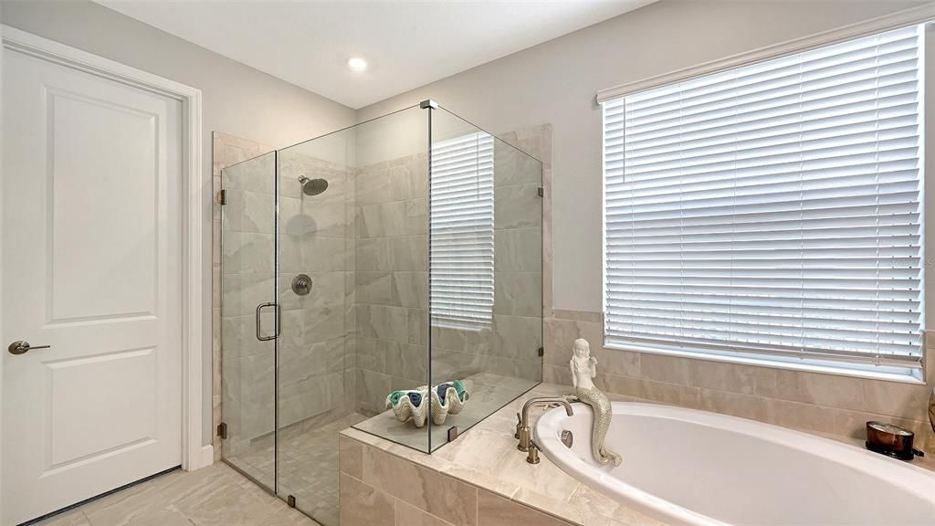 En Venta: $499,900 (4 camas, 3 baños, 2399 Pies cuadrados)