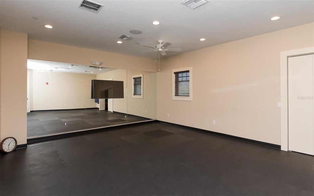 En Venta: $499,900 (4 camas, 3 baños, 2399 Pies cuadrados)