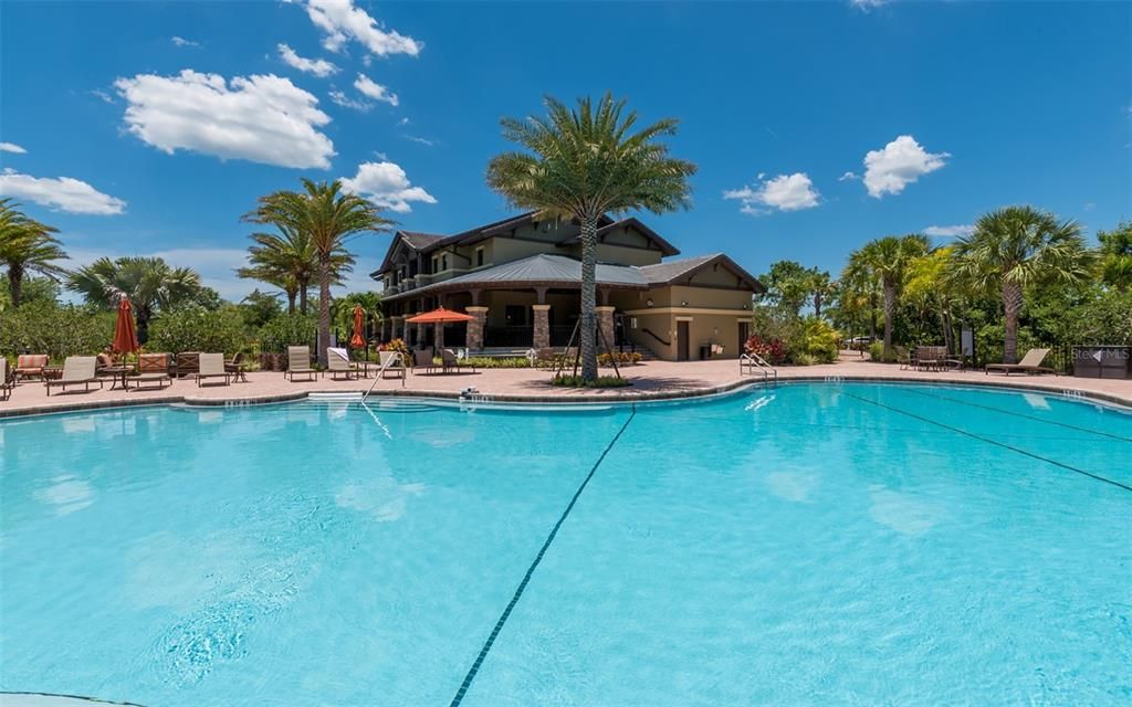 En Venta: $499,900 (4 camas, 3 baños, 2399 Pies cuadrados)
