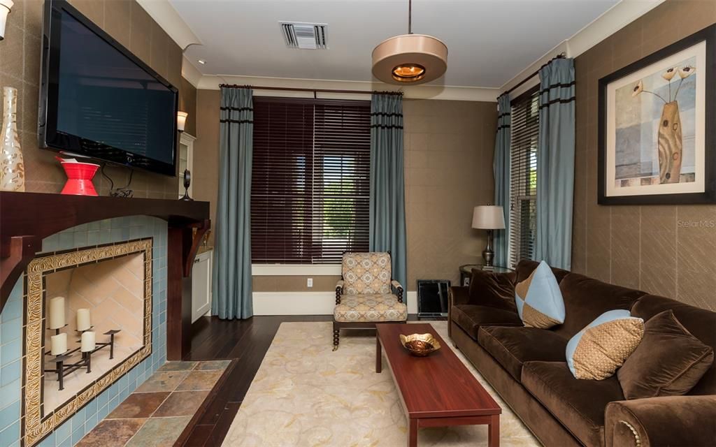 En Venta: $499,900 (4 camas, 3 baños, 2399 Pies cuadrados)
