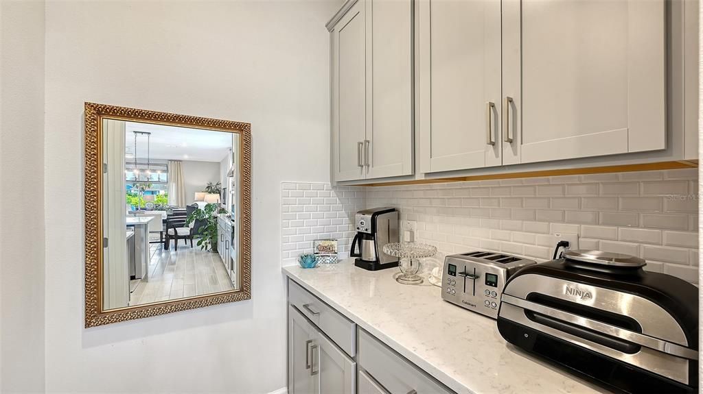 En Venta: $499,900 (4 camas, 3 baños, 2399 Pies cuadrados)