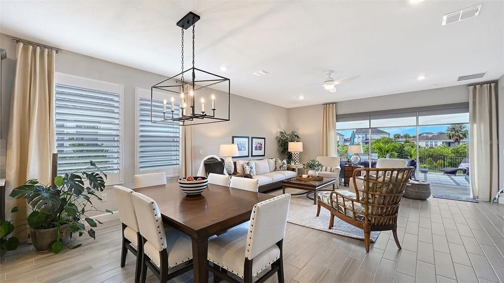 En Venta: $499,900 (4 camas, 3 baños, 2399 Pies cuadrados)