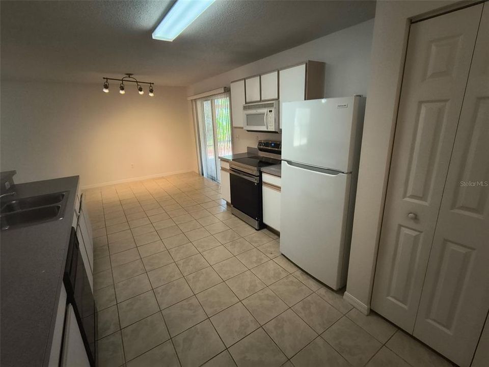 En Renta: $1,950 (4 camas, 2 baños, 1921 Pies cuadrados)
