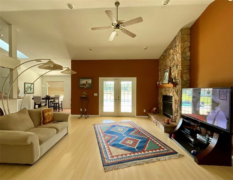 En Venta: $950,000 (3 camas, 2 baños, 1817 Pies cuadrados)