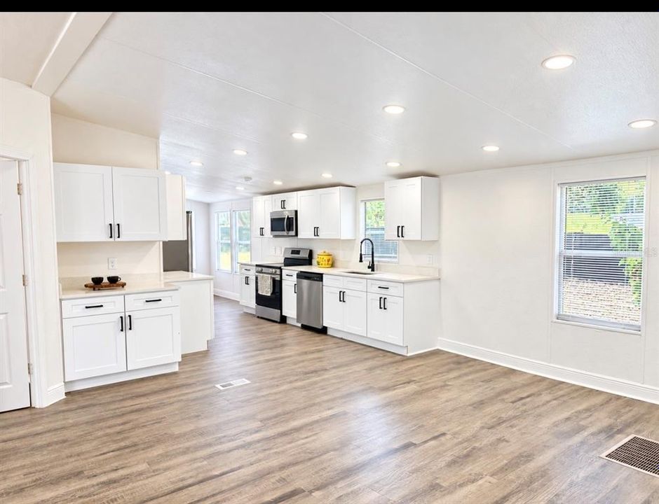 For Sale: $219,000 (3 beds, 2 baths, 1296 Square Feet)