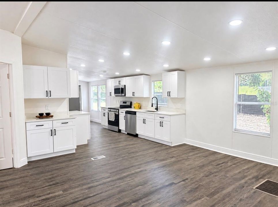 For Sale: $219,000 (3 beds, 2 baths, 1296 Square Feet)