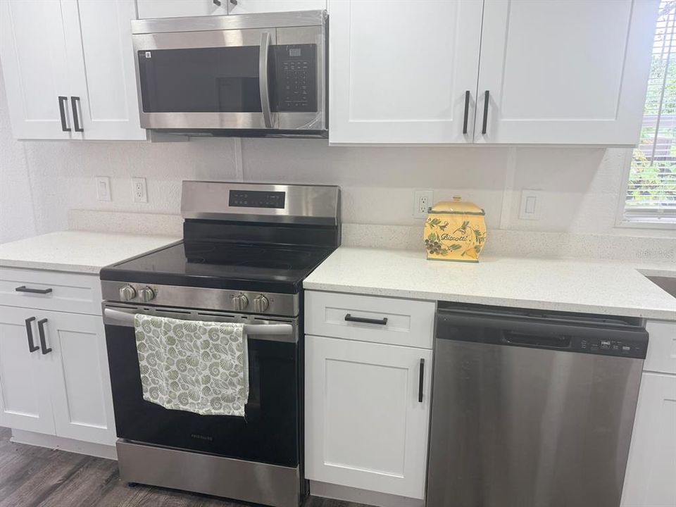 For Sale: $219,000 (3 beds, 2 baths, 1296 Square Feet)