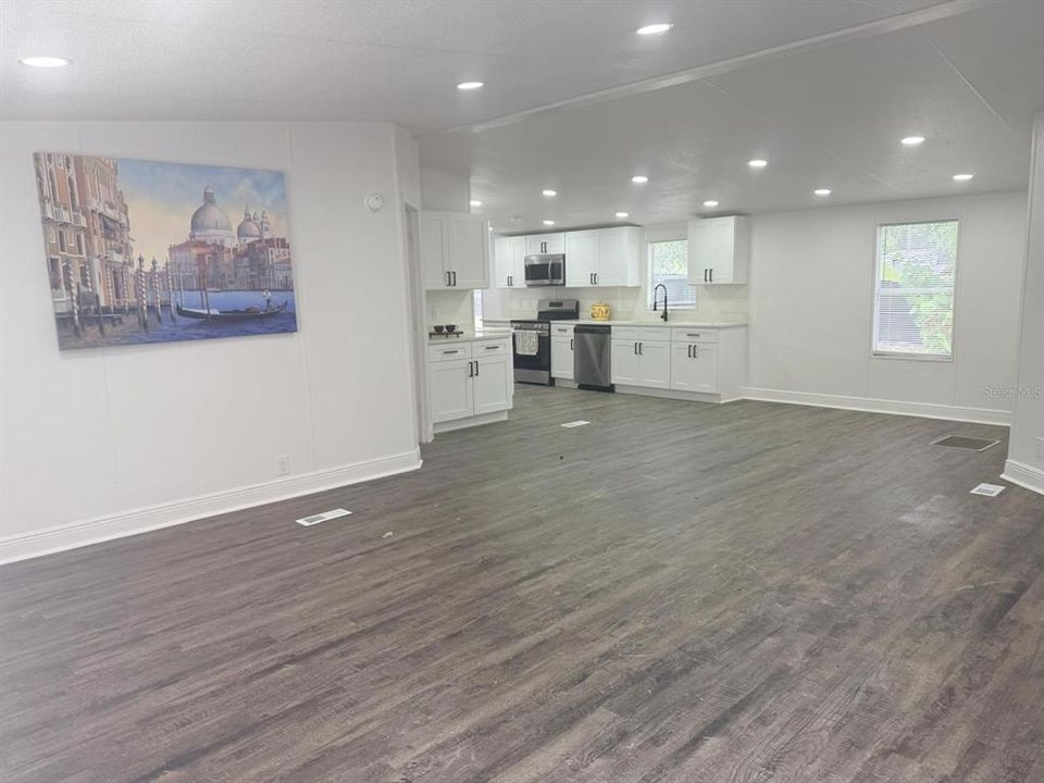 For Sale: $219,000 (3 beds, 2 baths, 1296 Square Feet)