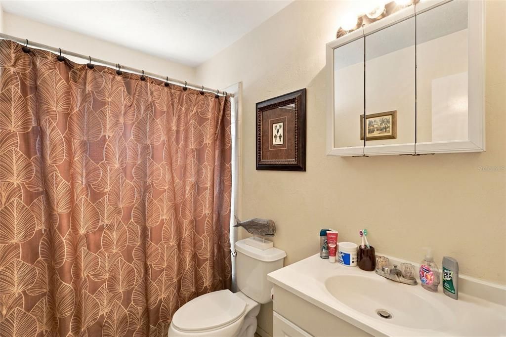 For Sale: $325,000 (4 beds, 2 baths, 1624 Square Feet)