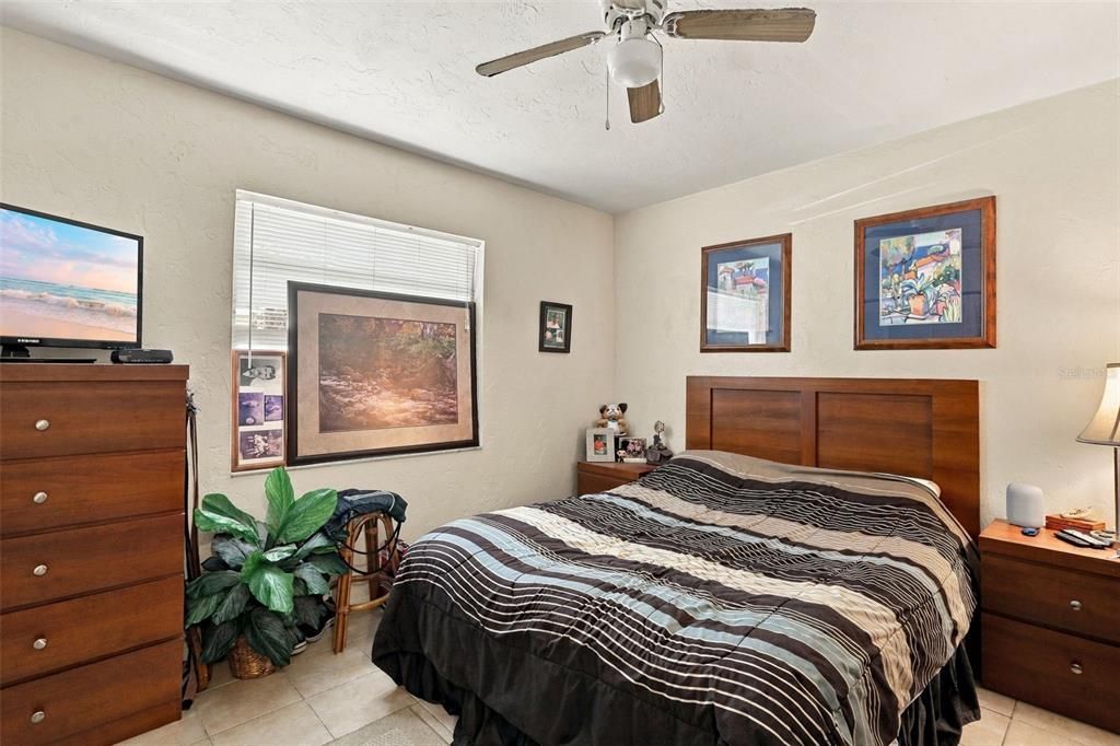 For Sale: $325,000 (4 beds, 2 baths, 1624 Square Feet)
