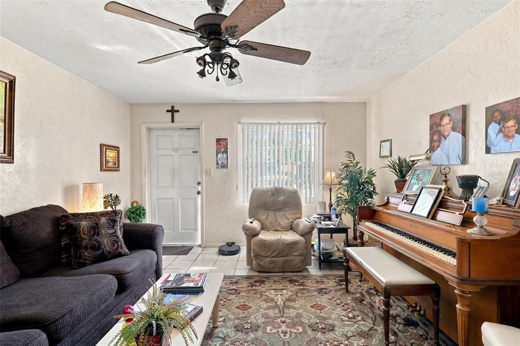 For Sale: $325,000 (4 beds, 2 baths, 1624 Square Feet)