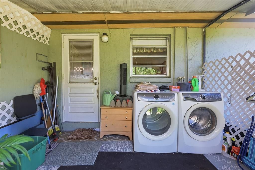 For Sale: $325,000 (4 beds, 2 baths, 1624 Square Feet)