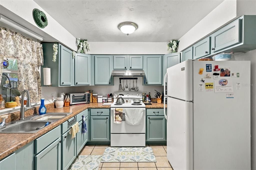 For Sale: $325,000 (4 beds, 2 baths, 1624 Square Feet)