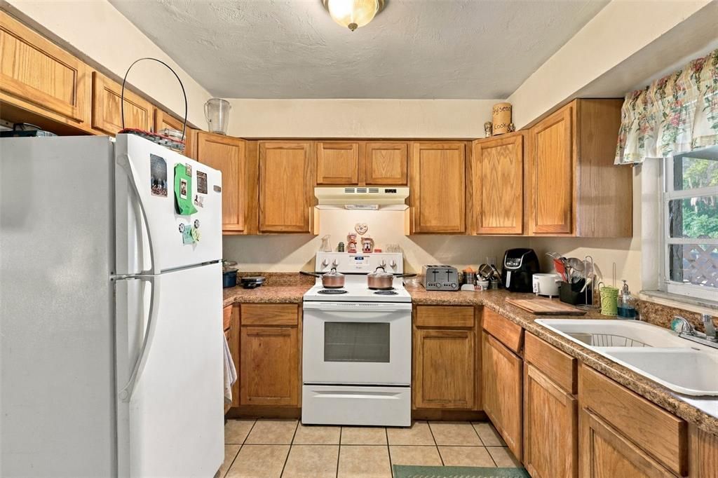 For Sale: $325,000 (4 beds, 2 baths, 1624 Square Feet)