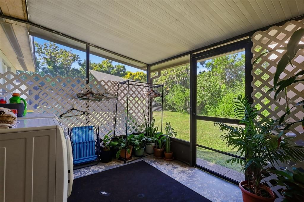 For Sale: $325,000 (4 beds, 2 baths, 1624 Square Feet)