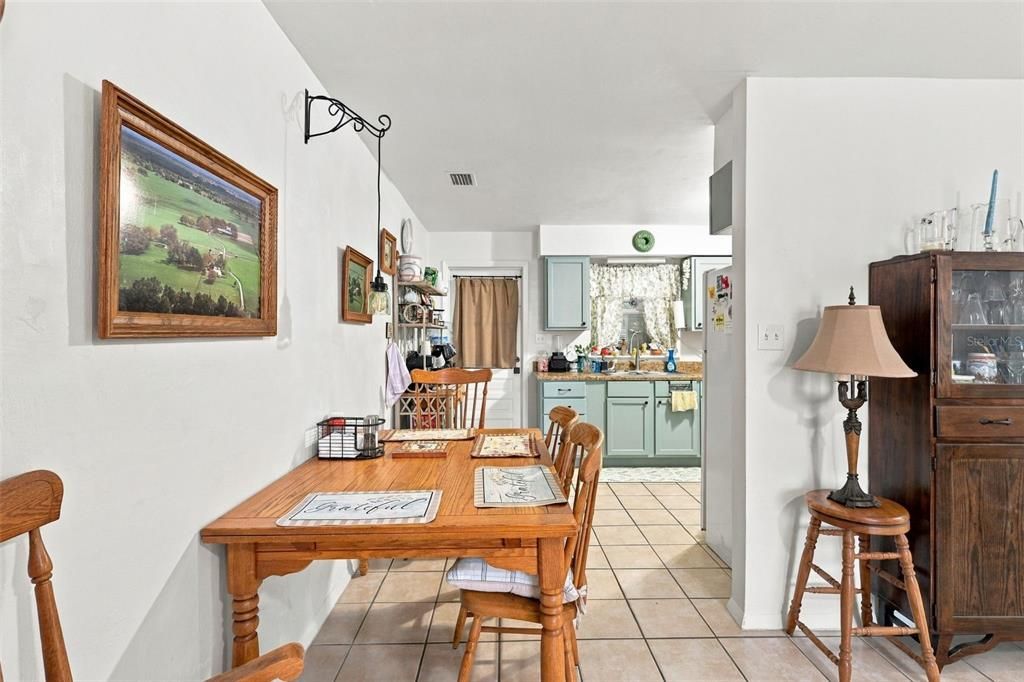 For Sale: $325,000 (4 beds, 2 baths, 1624 Square Feet)
