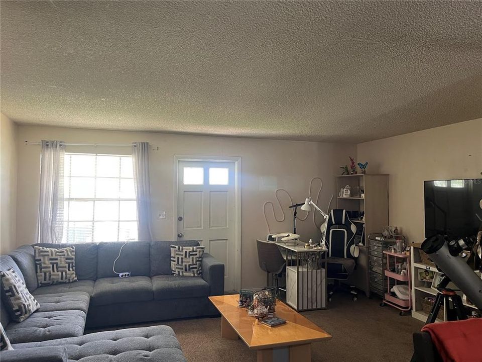 For Rent: $1,550 (2 beds, 1 baths, 920 Square Feet)