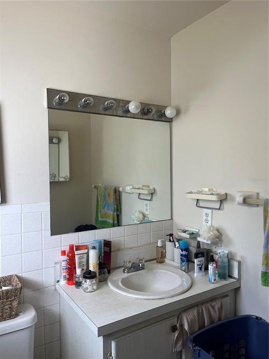 For Rent: $1,550 (2 beds, 1 baths, 920 Square Feet)