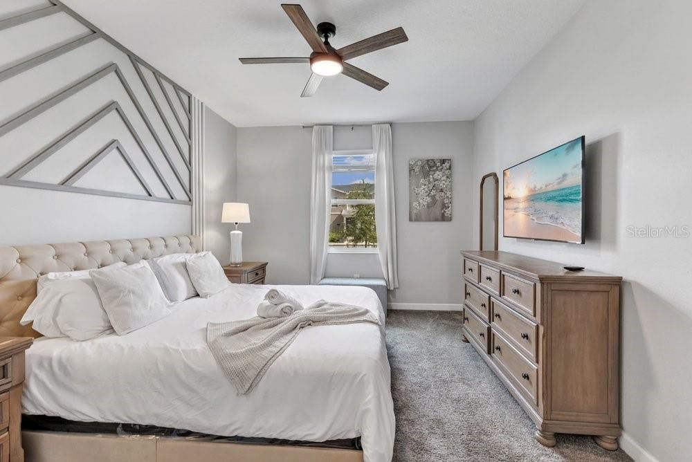 For Sale: $730,000 (6 beds, 6 baths, 3760 Square Feet)