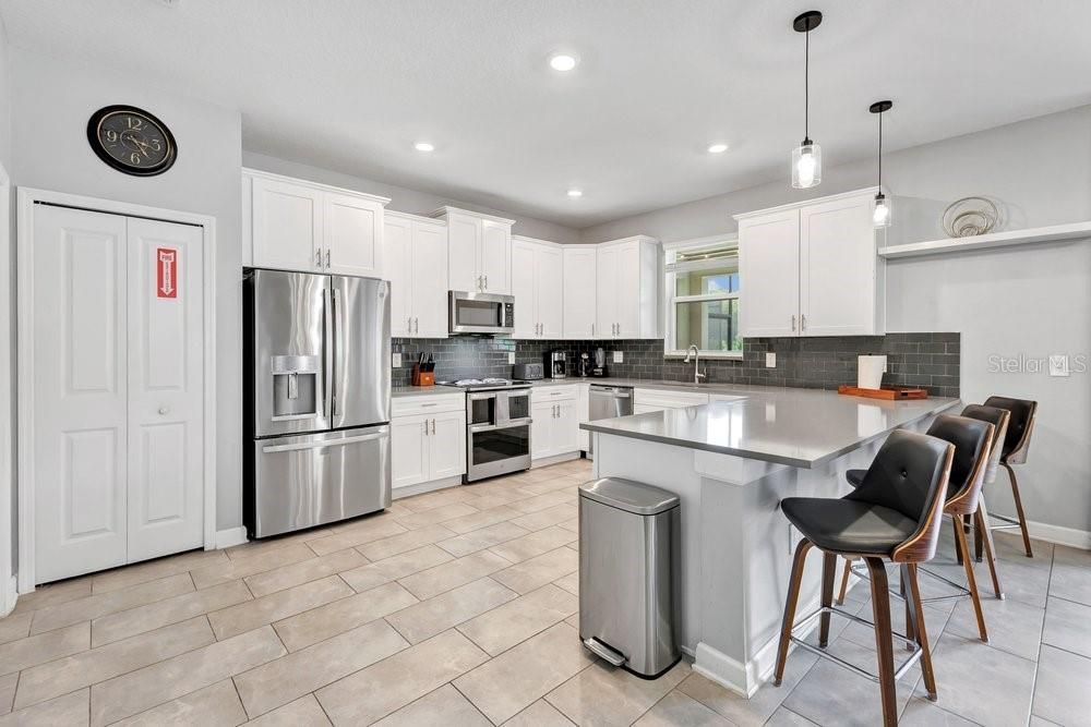 For Sale: $730,000 (6 beds, 6 baths, 3760 Square Feet)