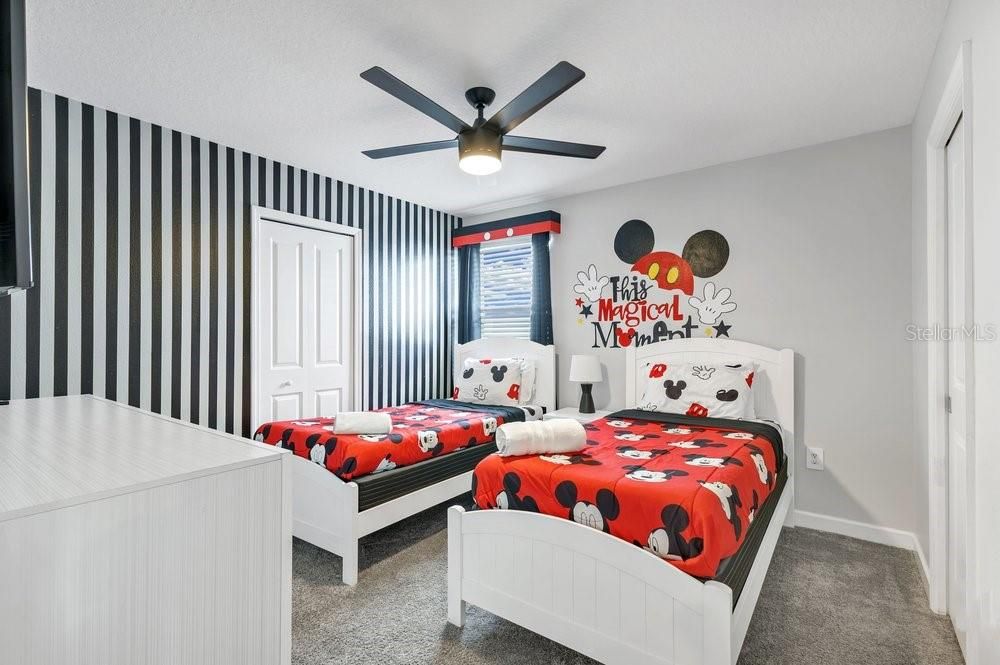 For Sale: $730,000 (6 beds, 6 baths, 3760 Square Feet)
