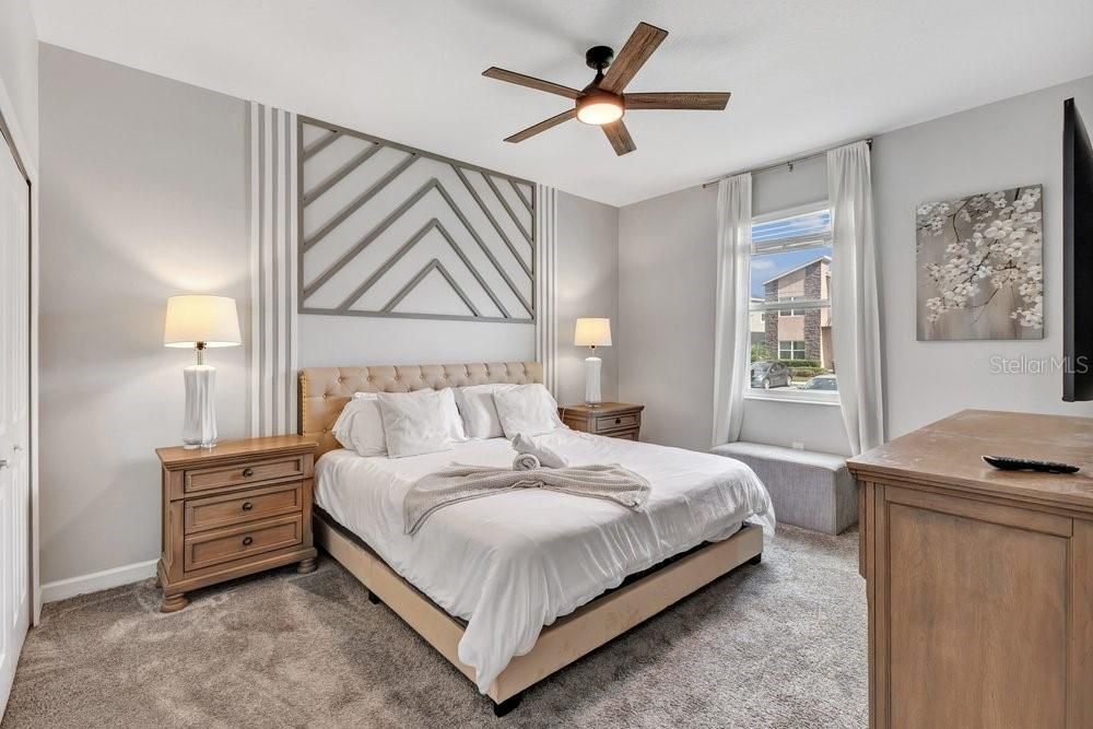 For Sale: $730,000 (6 beds, 6 baths, 3760 Square Feet)