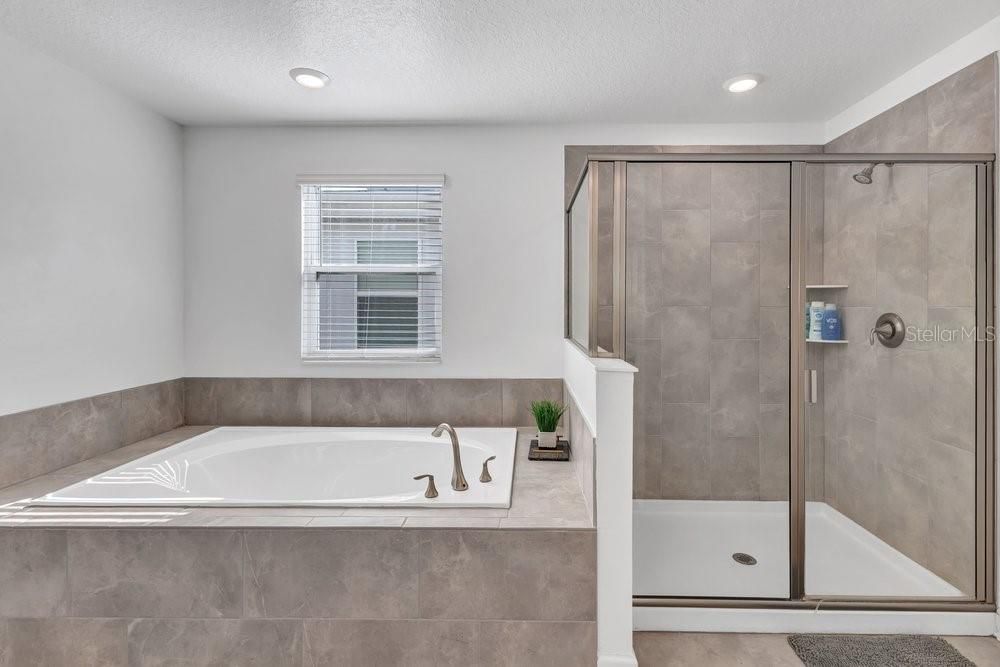 For Sale: $730,000 (6 beds, 6 baths, 3760 Square Feet)