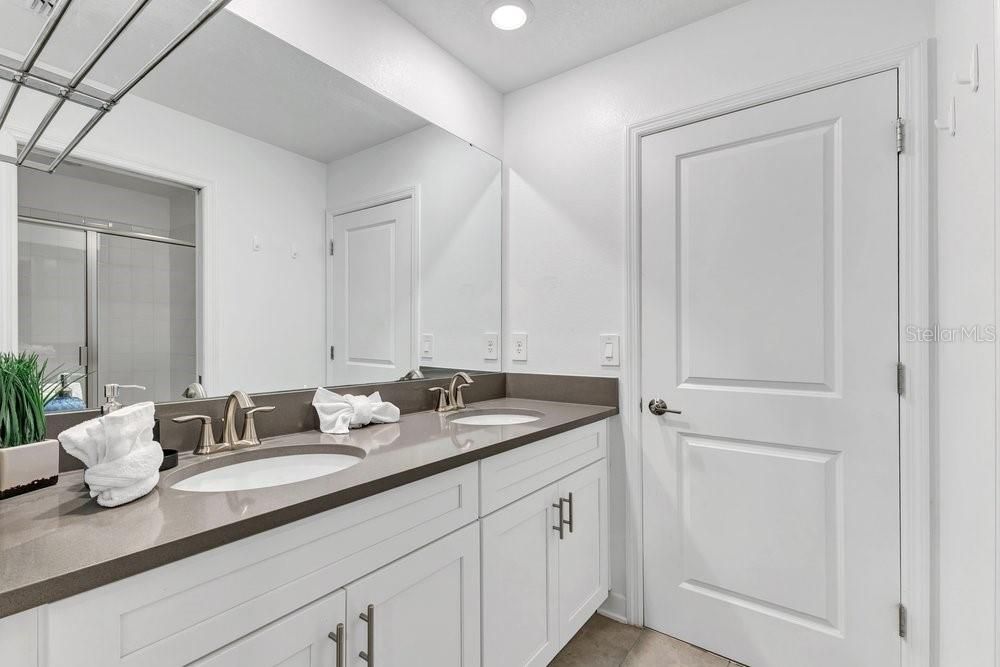 For Sale: $730,000 (6 beds, 6 baths, 3760 Square Feet)