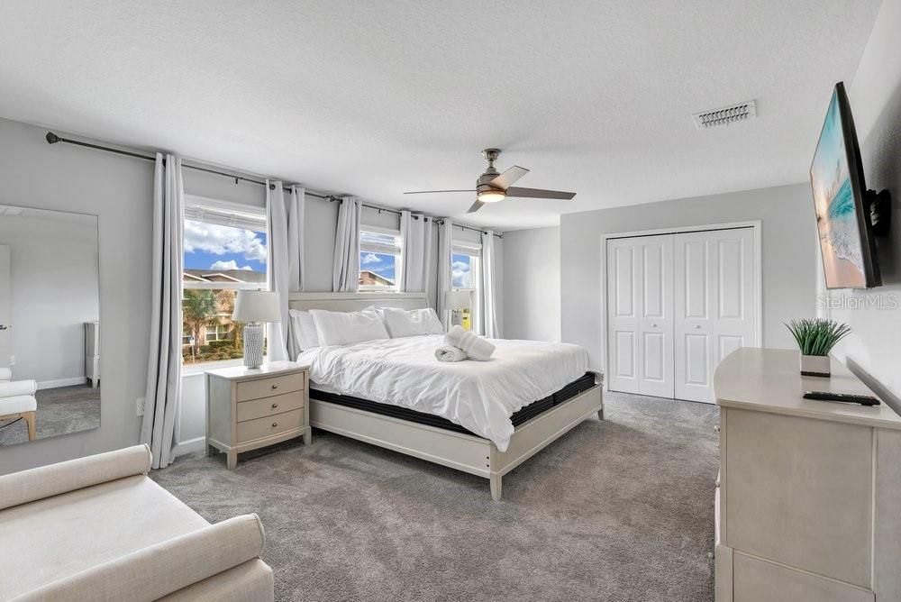 For Sale: $730,000 (6 beds, 6 baths, 3760 Square Feet)