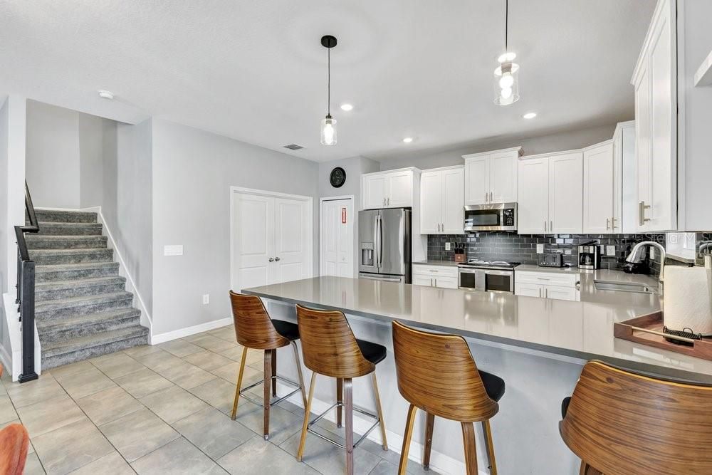 For Sale: $730,000 (6 beds, 6 baths, 3760 Square Feet)