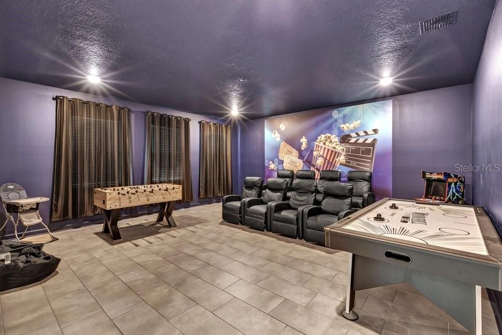 For Sale: $730,000 (6 beds, 6 baths, 3760 Square Feet)