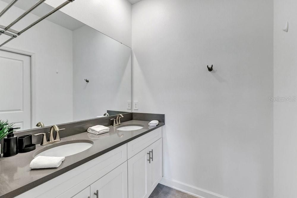 For Sale: $730,000 (6 beds, 6 baths, 3760 Square Feet)