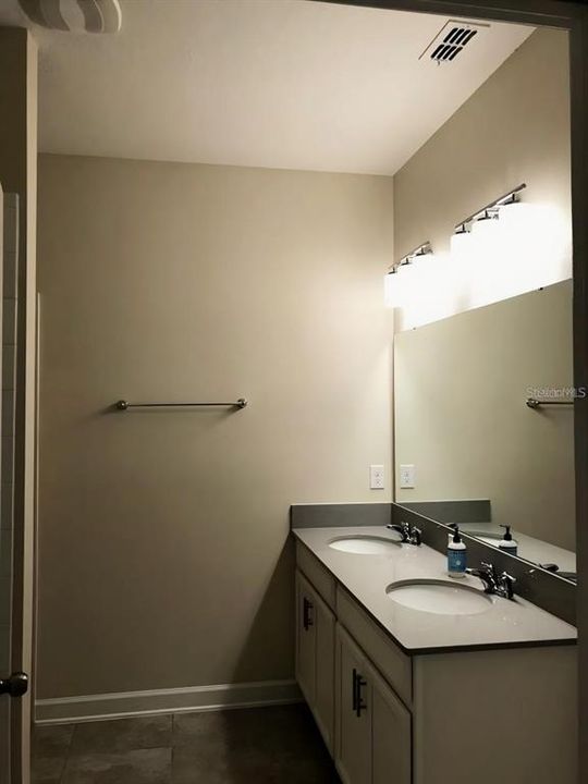 For Rent: $3,050 (4 beds, 3 baths, 2475 Square Feet)