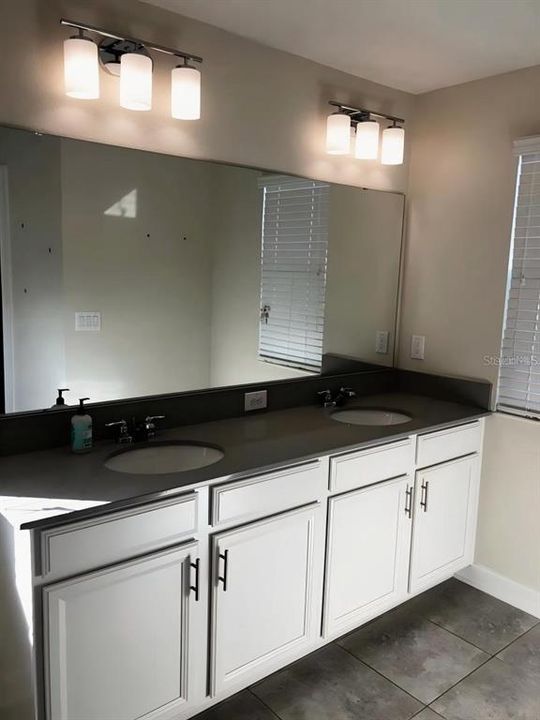 For Rent: $3,050 (4 beds, 3 baths, 2475 Square Feet)